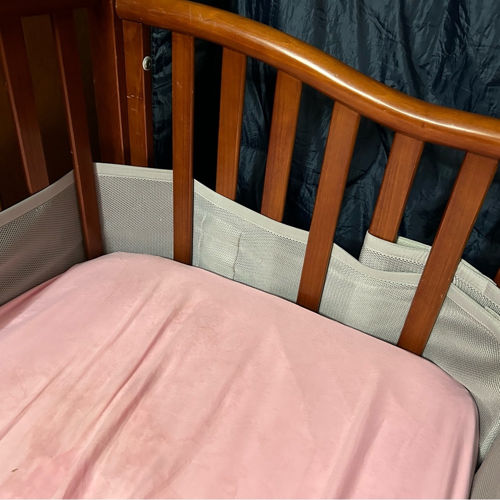 Mesh crib liner